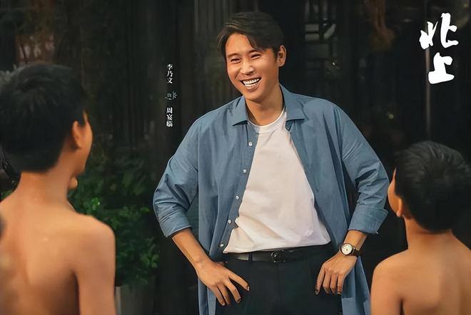 2025年十位霸屏男演员演技分析_中国影视男演员图片带名字_霸屏演员演技排名