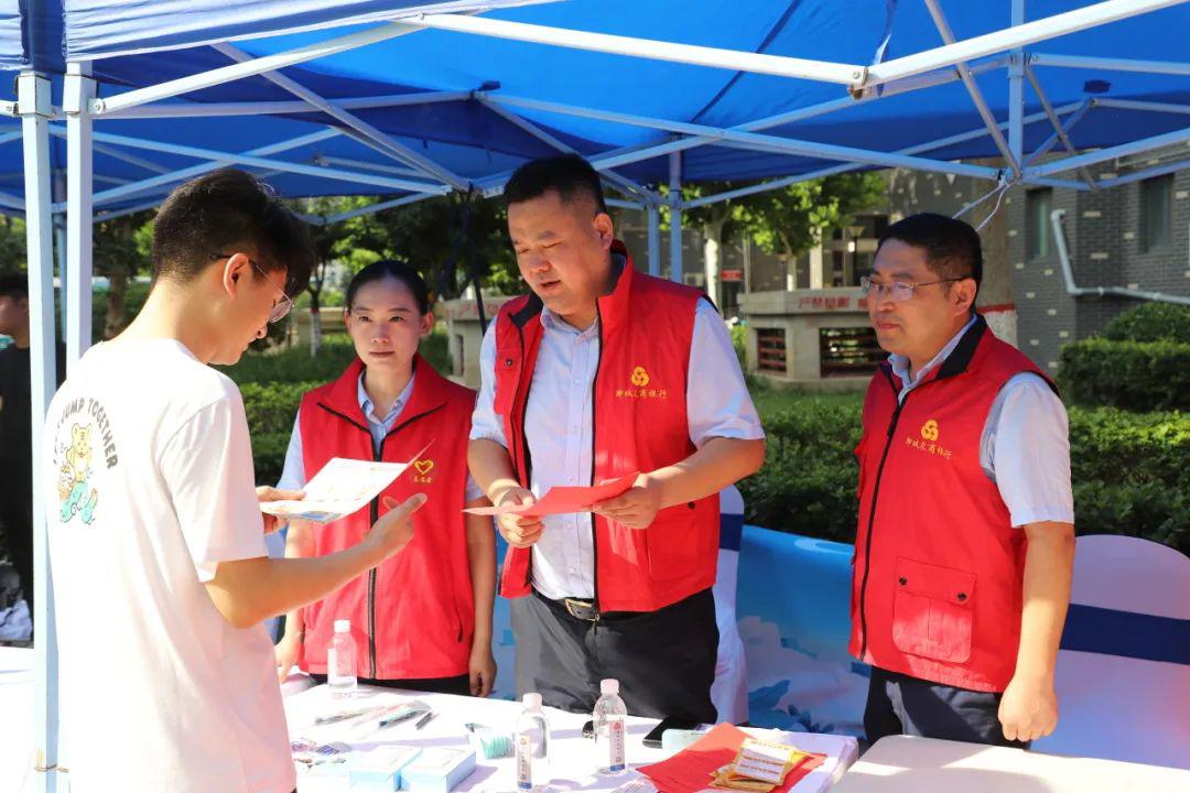 劳动力调查进社区_新闻频道就业有位来_就业政策宣传服务