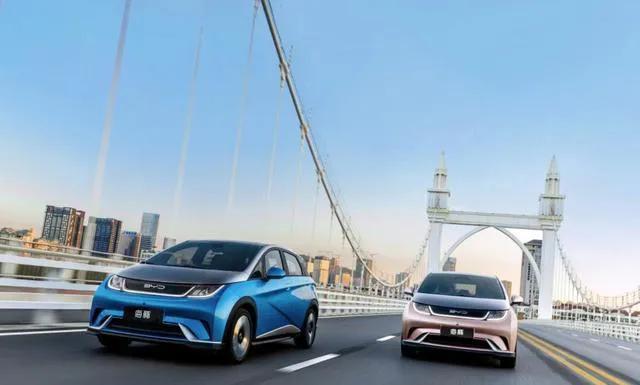 养车费用计算器网络版_养车成本对比_纯电动车与油车8年花费差异