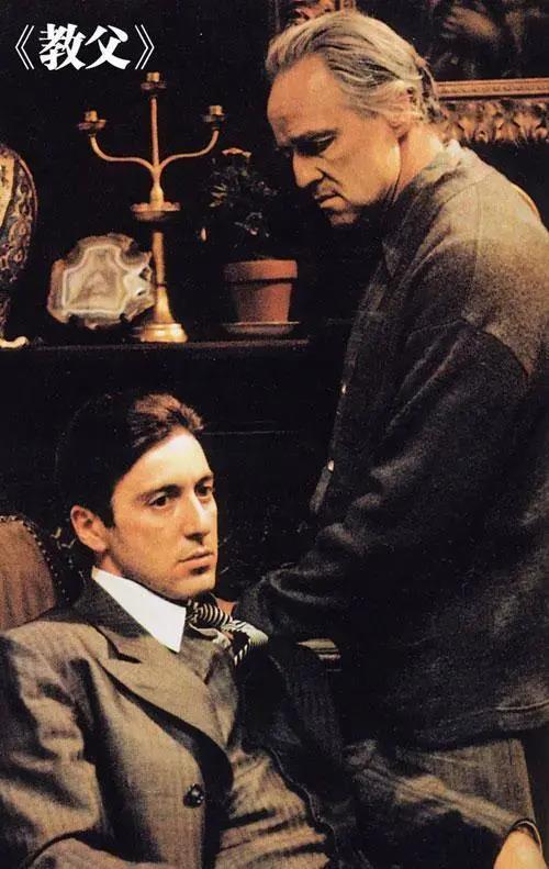 马龙·白兰度演教父时多大年纪_马龙·白兰度表演风格研究_马龙·白兰度演技创新