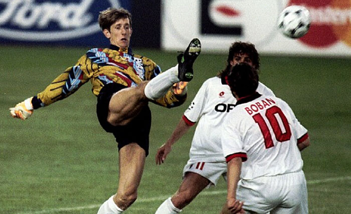 史上最丑门将球衣_最糟糕的守门员球衣设计_门将有必要买防撞服吗