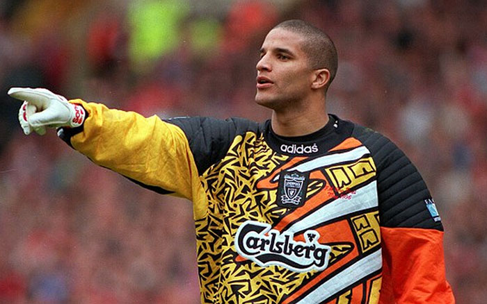 史上最丑门将球衣_最糟糕的守门员球衣设计_门将有必要买防撞服吗