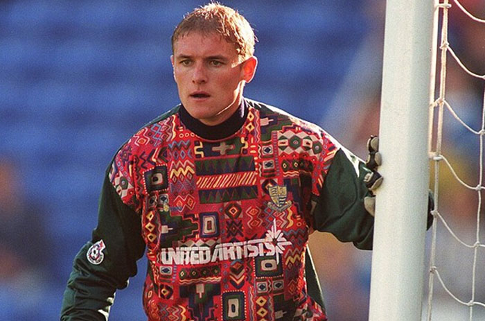 史上最丑门将球衣_最糟糕的守门员球衣设计_门将有必要买防撞服吗