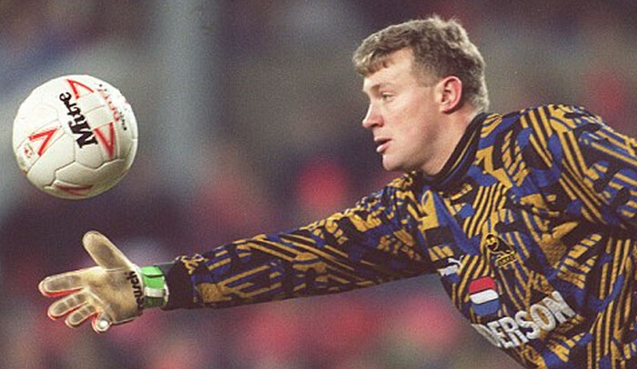 最糟糕的守门员球衣设计_门将有必要买防撞服吗_史上最丑门将球衣