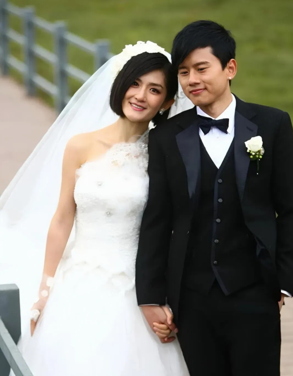 张杰杭州演唱会开往1982巡演_张杰2025广州演唱会发布会_张杰出道20年演唱会主题设计