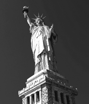 美国自由女神像图片_自由女神像 哈德孙河 贝德罗岛_自由女神像 希腊神话 基座博物馆