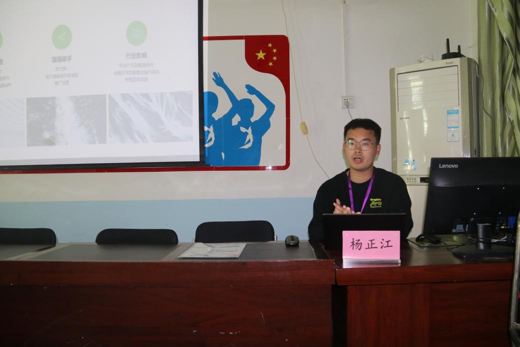 快乐足球点燃梦想公益活动_女足活力玫瑰课堂_足球线下互动小游戏