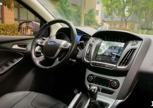 2012款福克斯两厢2.0L手动豪华运动型_福克斯神车保值率_2025款福克斯三厢使用说明书