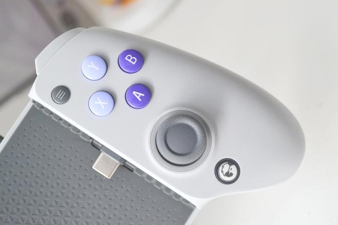 G8游戏手柄霍尔摇杆特性_小鸡手柄g3使用说明书_盖世小鸡G8射手座Type-C游戏手柄评测