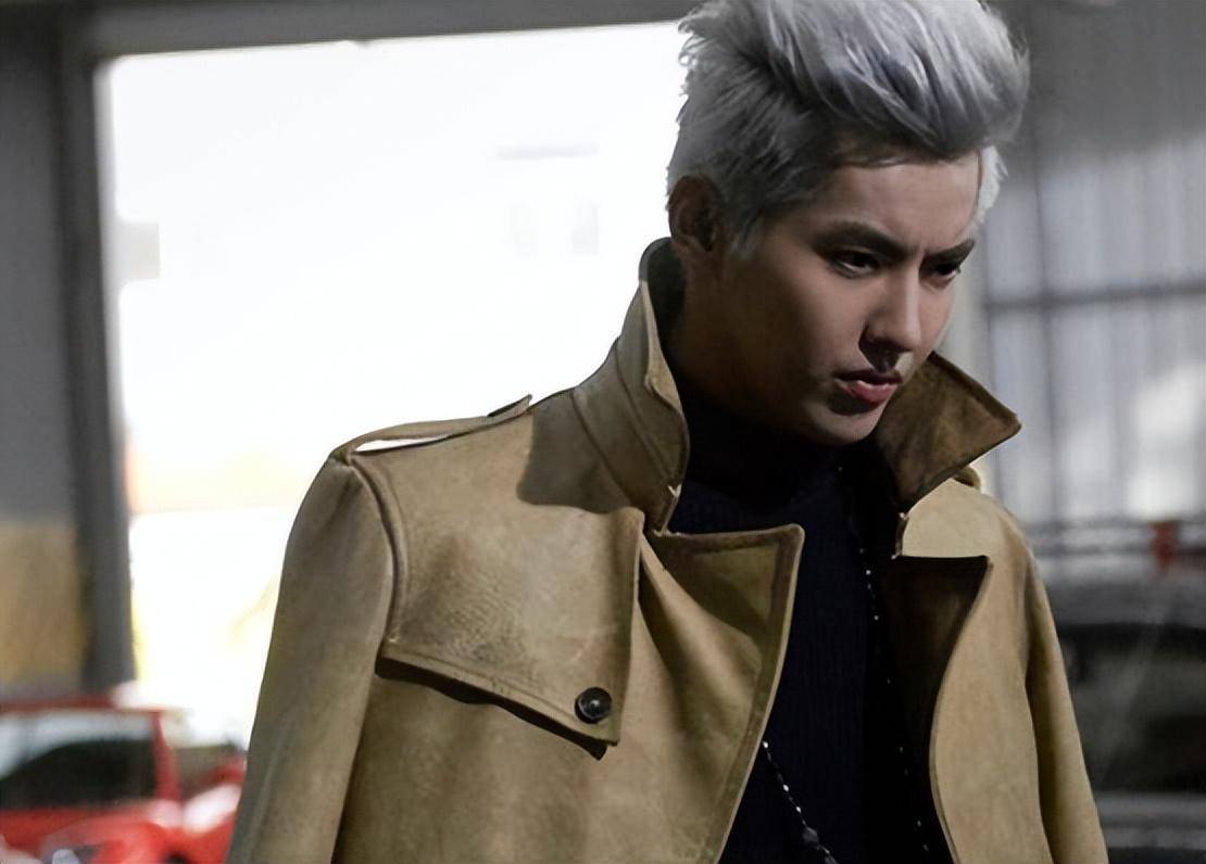 吴亦凡出道前过马路视频_吴亦凡塌房原因_吴亦凡一审宣判