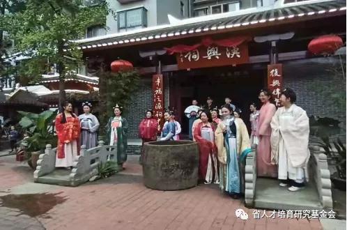 基金汉兴,钱是怎样出现的?