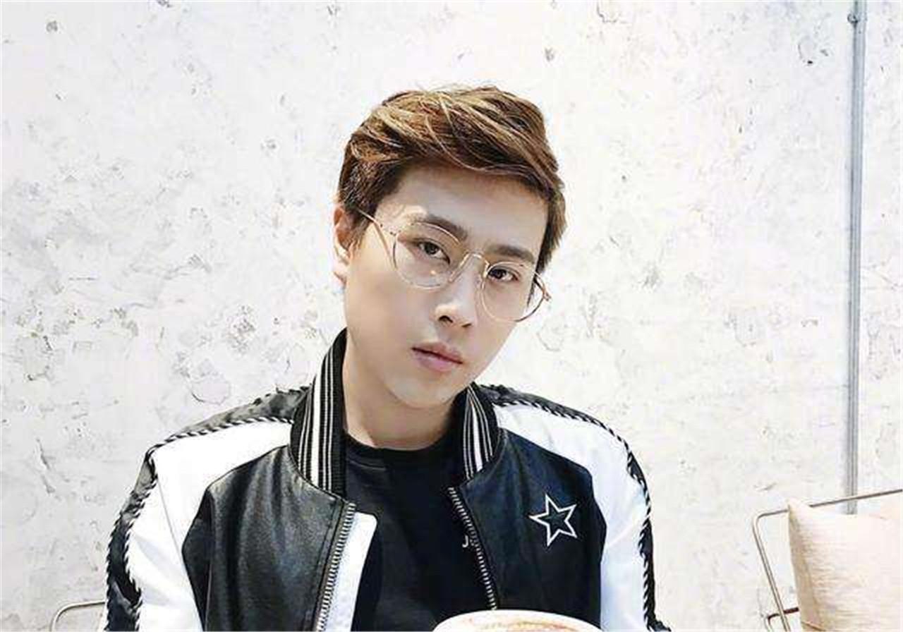 lol小智直播,LOL小智评论PDD做公益?