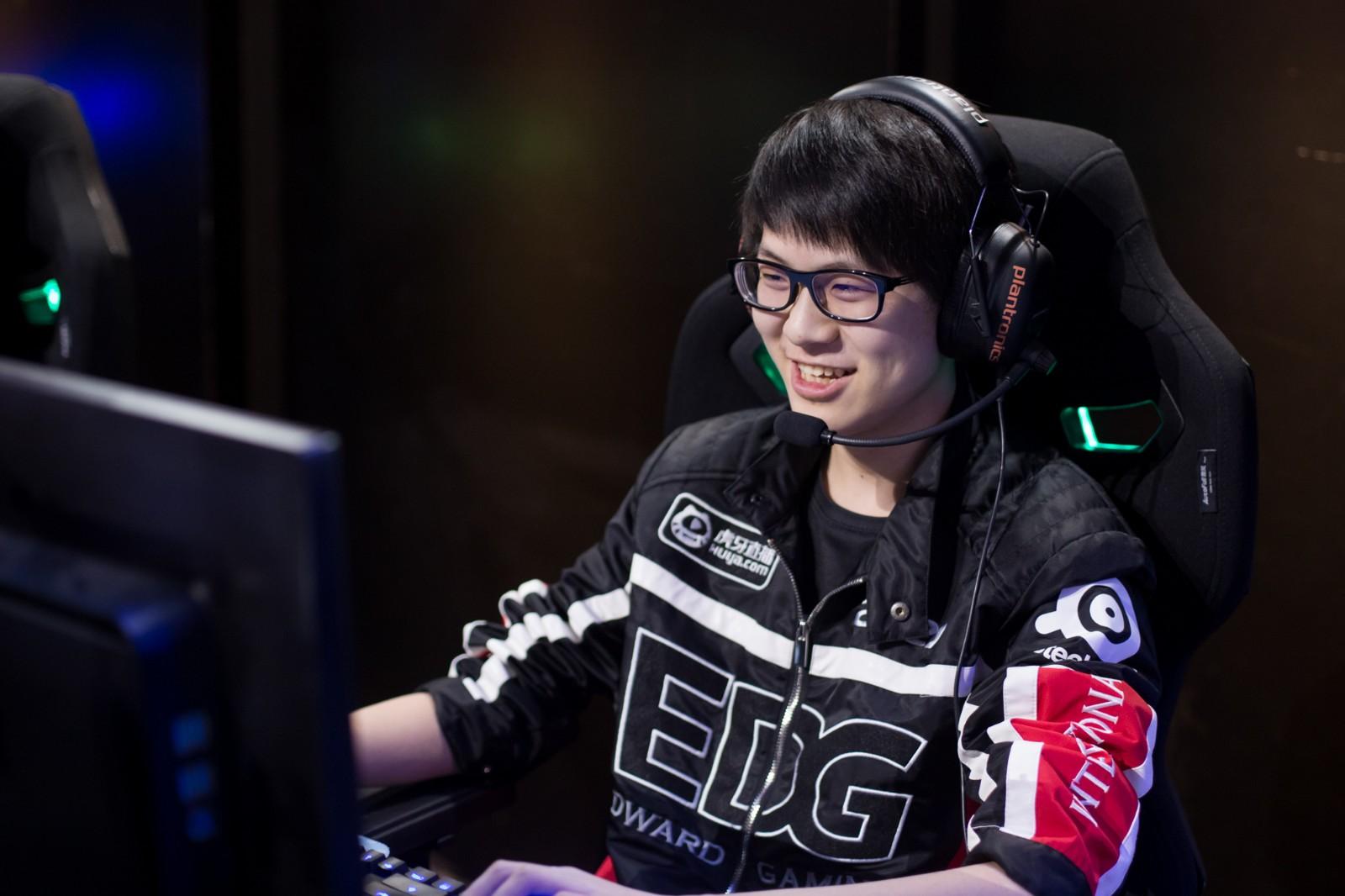 ad carry,carryout的用法是什么?