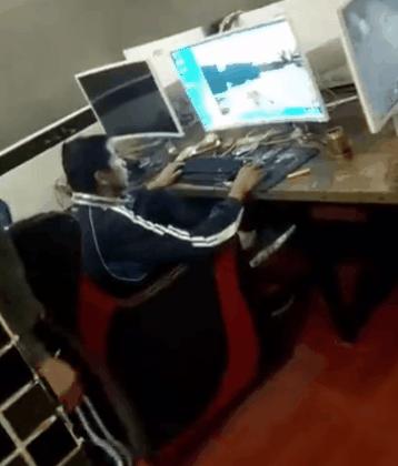 cf外挂怎么用,cf挂饰怎么装备?