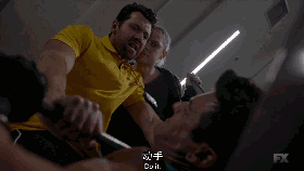 美国恐怖故事2女记者_美国恐怖故事第七季 邪教剧情解析_邪教头目凯安德森控制人心手段