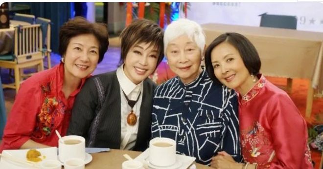 2021年娱乐圈明星去世名单_最近几年离世的明星图片_因癌症去世的明星名单