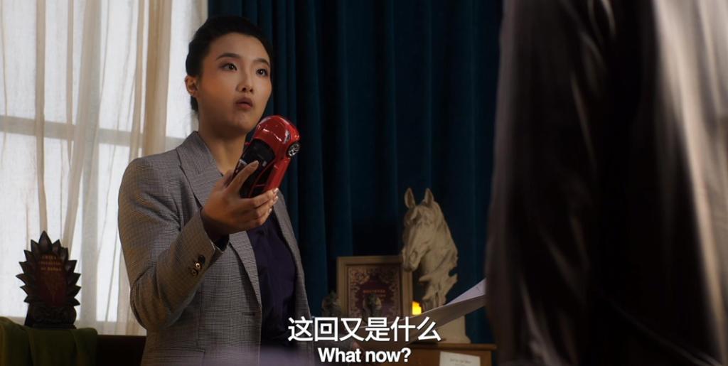 微电影中国电动汽车致命缺陷_微电影广告优缺点分析_福尔摩斯调侃中国电动汽车优势