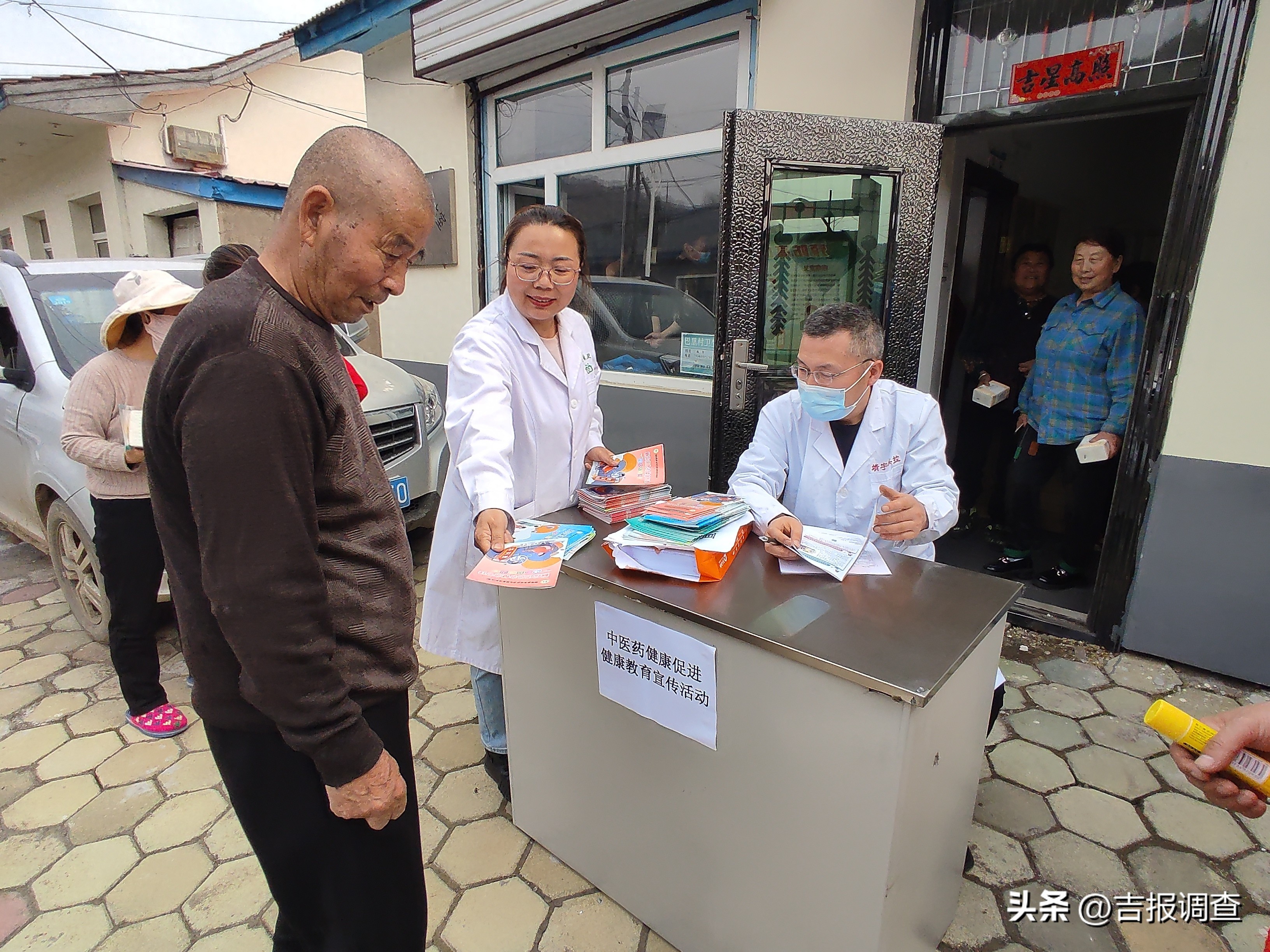 中医药健康知识宣传普及_基层中医馆高质量建设_中医药知识宣传栏照片