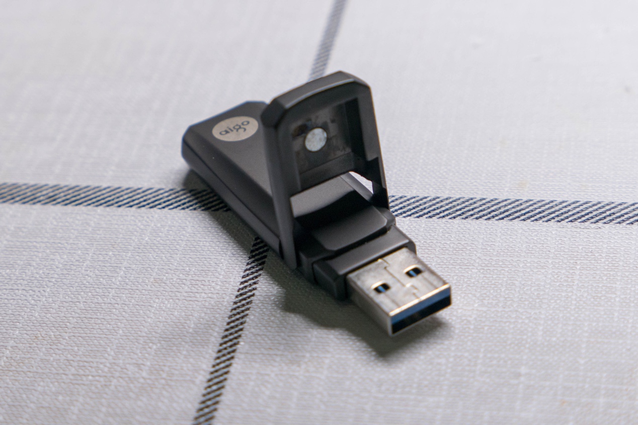 u盘里的游戏能储存吗_爱国者固态U盘_固态U盘优点缺点