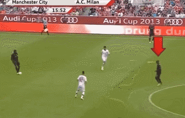 少年足球技术与训练完全图解_头球最佳位置_头球基础技术动作