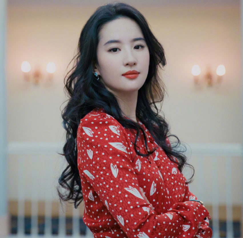 吴亦凡绯闻女友名单_吴亦凡代言品牌解约事件_吴亦凡真的喜欢过小g娜