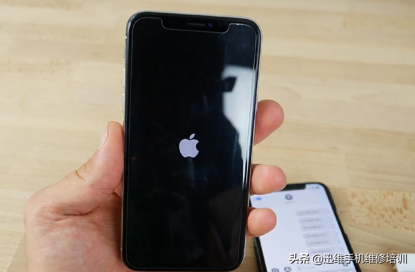 为什么我的苹果充电时会重启_iPhone反复重启原因_iPhone充电重启解决方法