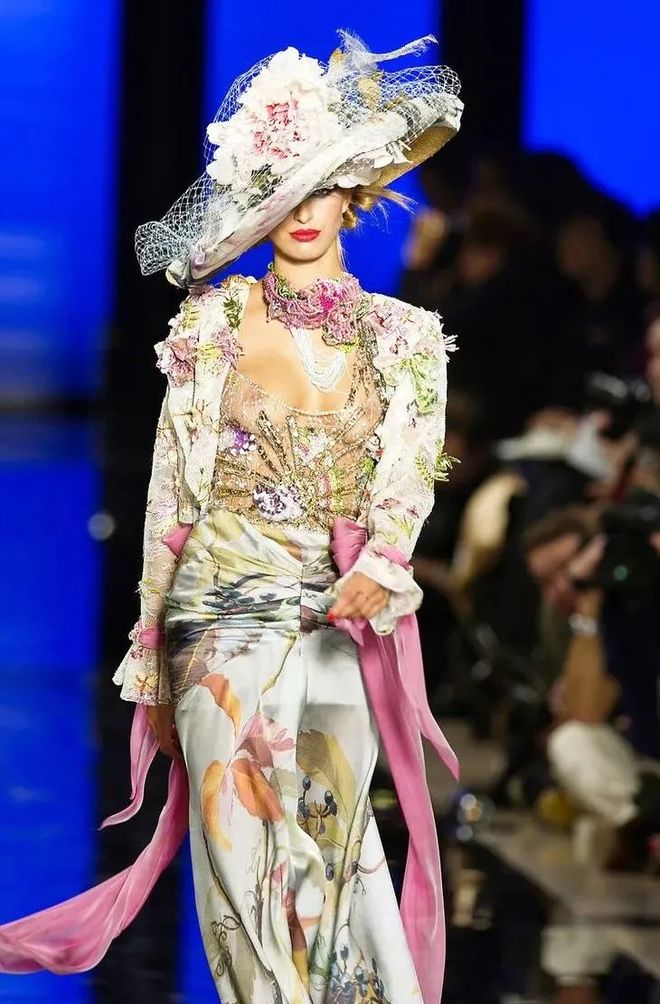 超模大kk个人资料_维密天使大KK职业生涯_Karolina Kurkova 早年经历