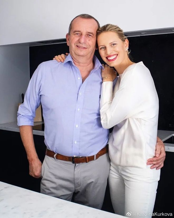 超模大kk个人资料_维密天使大KK职业生涯_Karolina Kurkova 早年经历