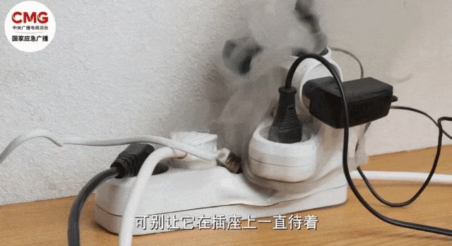 手机充电器实物图讲解_劣质充电线与优质充电线区别_充电线安全使用误区