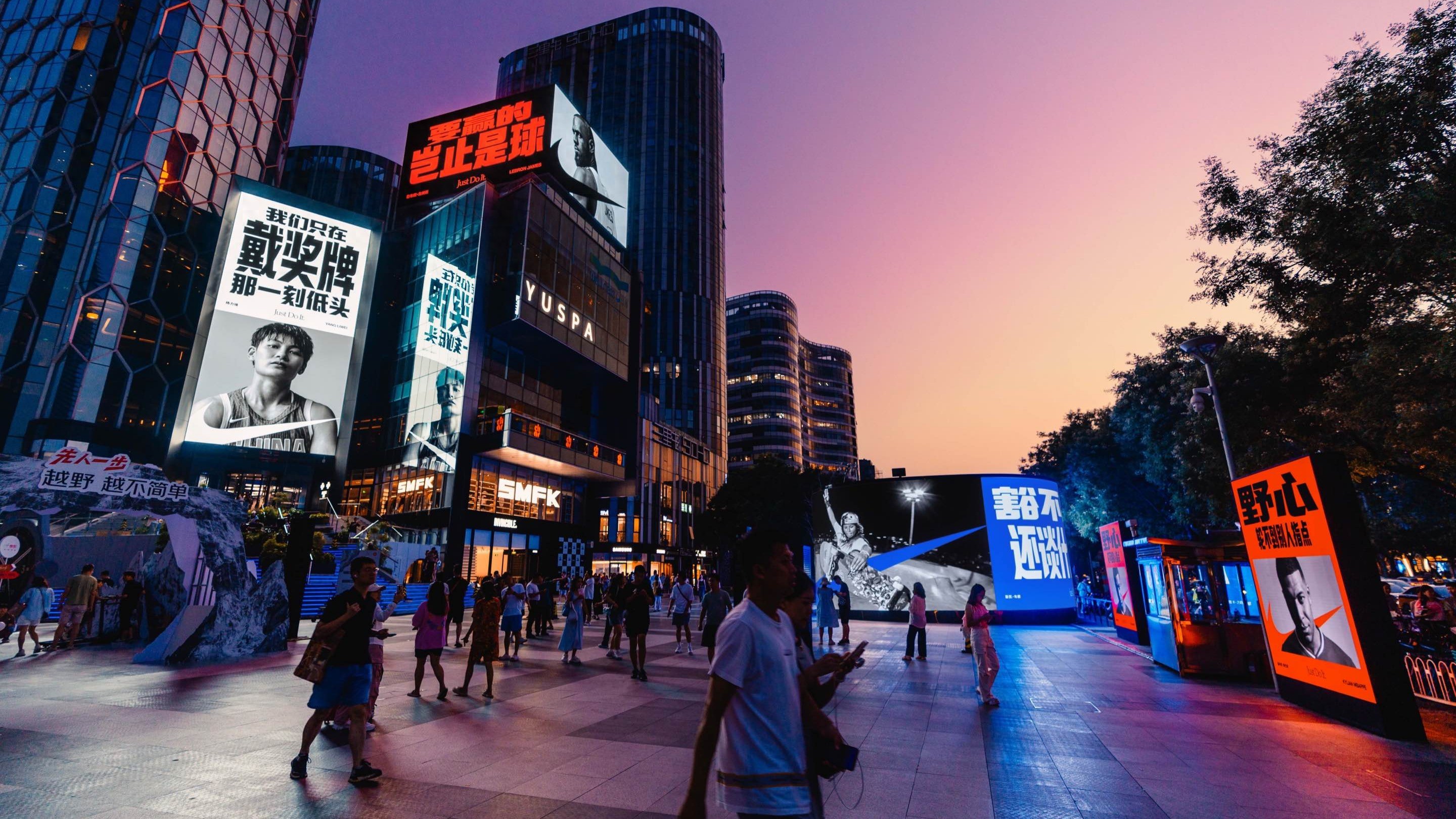 耐克公司财务业绩分析_耐克公司历史_耐克回到未来简版