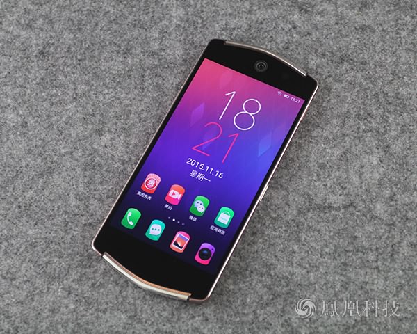 美图手机V4评测_美图v4能不能用电信卡_美图手机V4外观设计