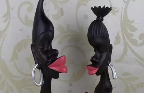 和外国人谈恋爱经历_三个美女初体验黑人_黑人男友恋爱故事