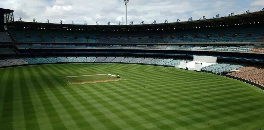 11人制足球场地尺寸规范_五人制足球球门尺寸图_5人制足球场地尺寸要求