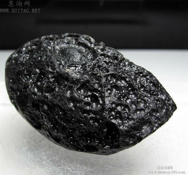 dnf黑色陨石,天铁陨石有什么颜色?
